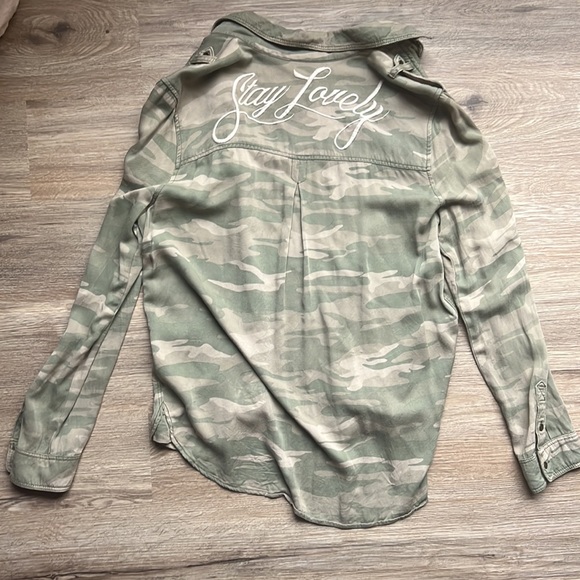 American Eagle button down - Picture 3 of 3